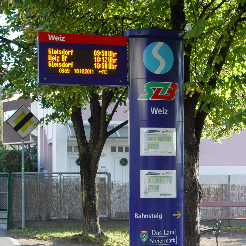 Dynamische Fahrgastinfo-Anzeige an einer ARCUS Stele