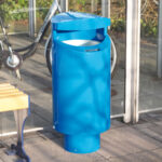 Abfallbehälter M-44 mit Sockel zur Freiaufstellung