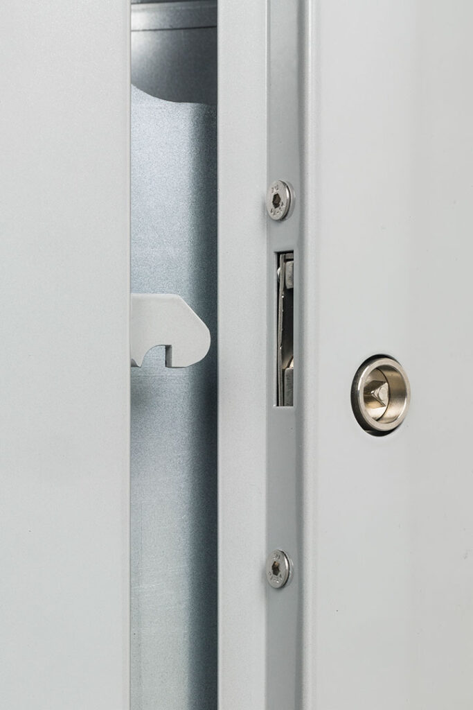 Abfallbehälter M-44 Detail Dreikantschloss