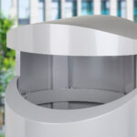 Abfallbehälter M-90 Detail Einwurföffnung