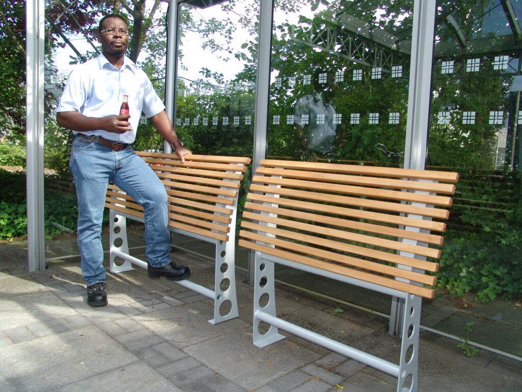 Anlehnstützbank in verschiedenen Breiten