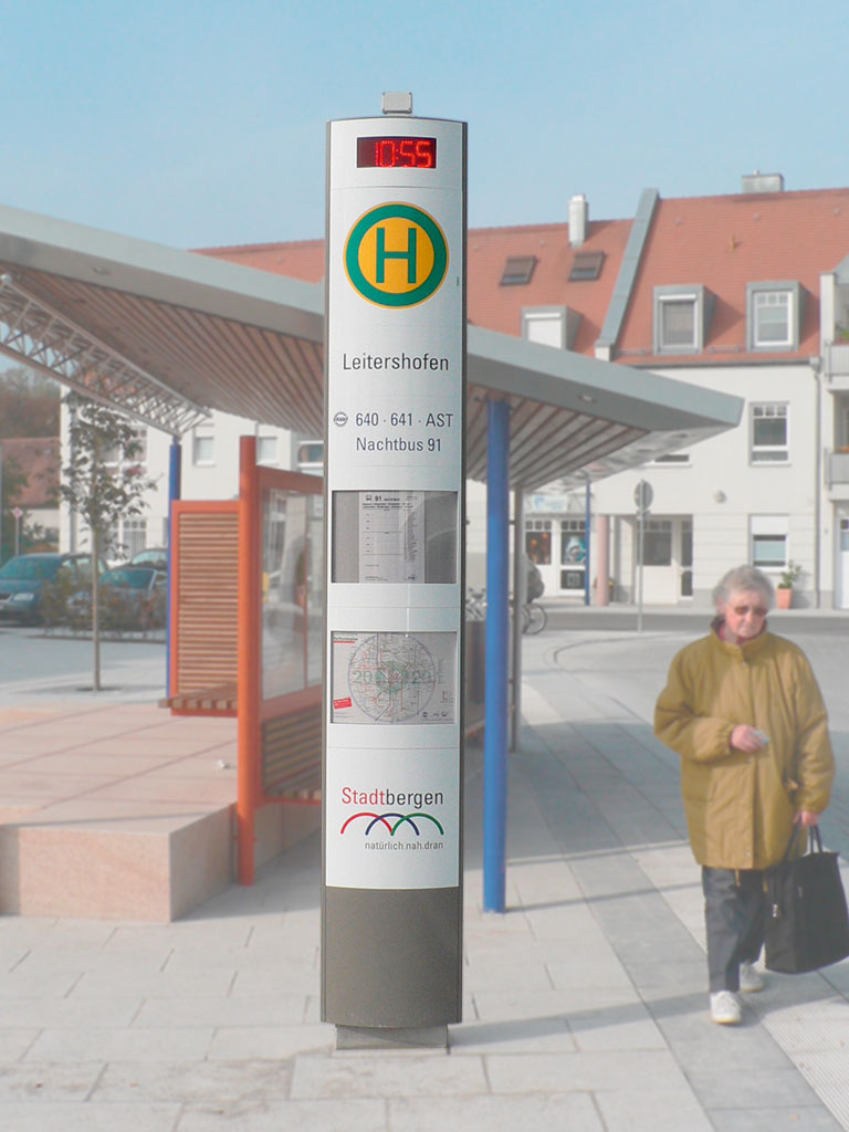 ARCUS Stele 450 Stadtbergen mit LED Anzeige