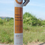 ARCUS Stele Unstruthbahn mit Pfeilelement