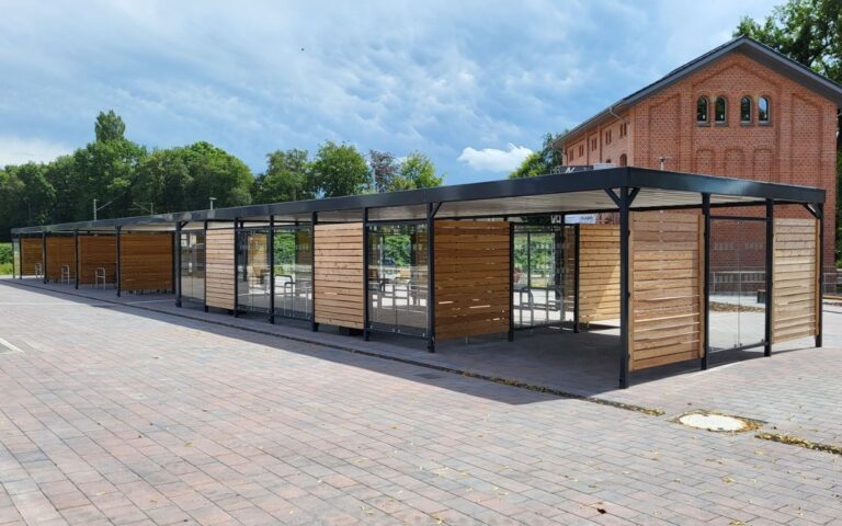 Fahrradüberdachung System PROTECT am Bahnhofsvorplatz Sagehorn