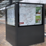 4-seitige Informationsanlage für Aushang-Informationen am Rodewischer Busbahhnhof