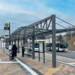Busbahnhof Rodewisch mit doppelzeiliger Überdachung System O und MODULAR Fahnenschildern