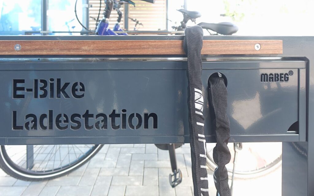 E-Bike Ladebügel mit Dekupierend zur Wärmeableitung