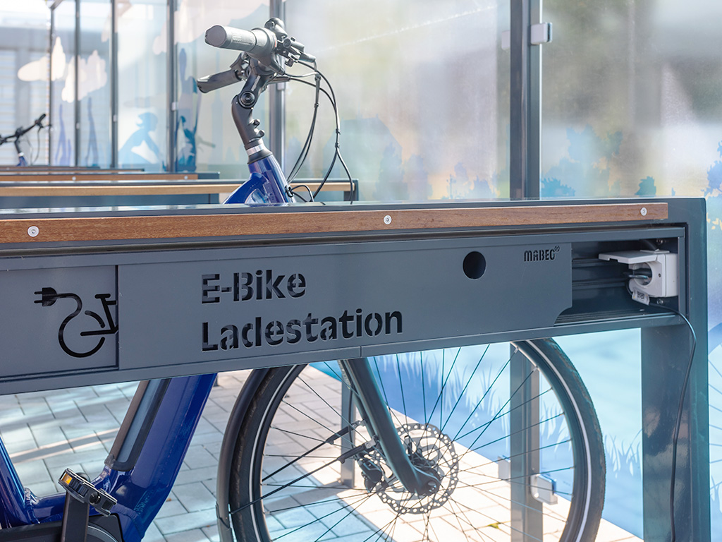 E-Bike Ladebügel mit Steckdose