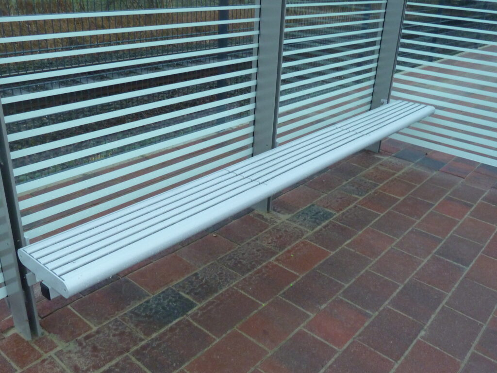 Einhängesitzbank Typ L mit Aluminiumprofilen