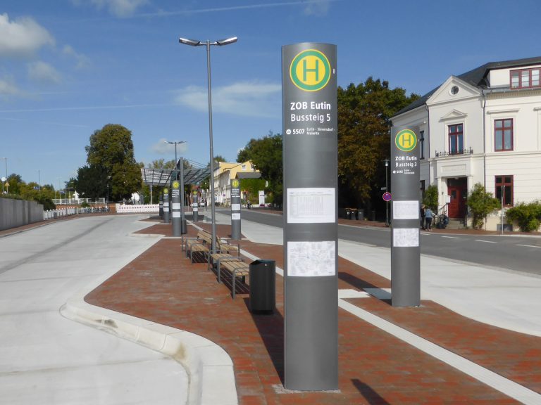 ARCUS Stele am ZOB Eutin
