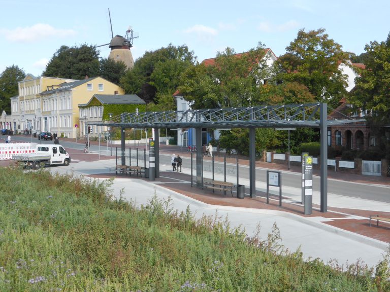 Neue Überdachung Typ O am ZOB Eutin