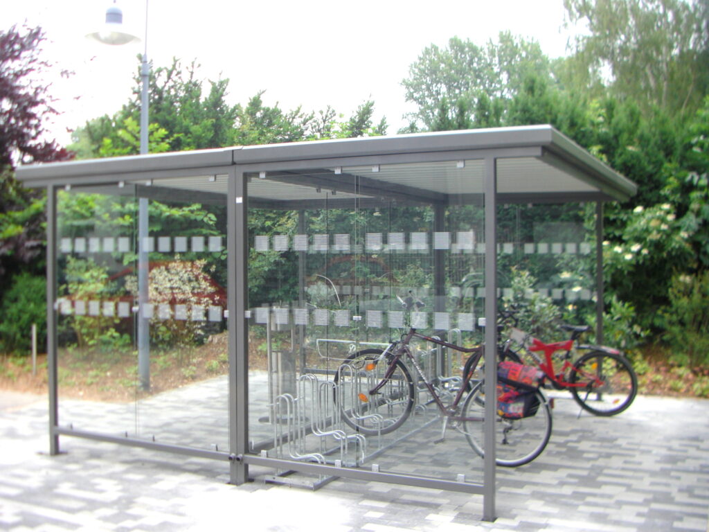 Kombination als Raucherunterstand und Fahrradüberdachung