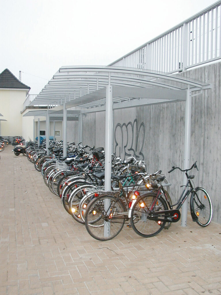 Fahrradabstellanlage System BASIC mit Bogendach