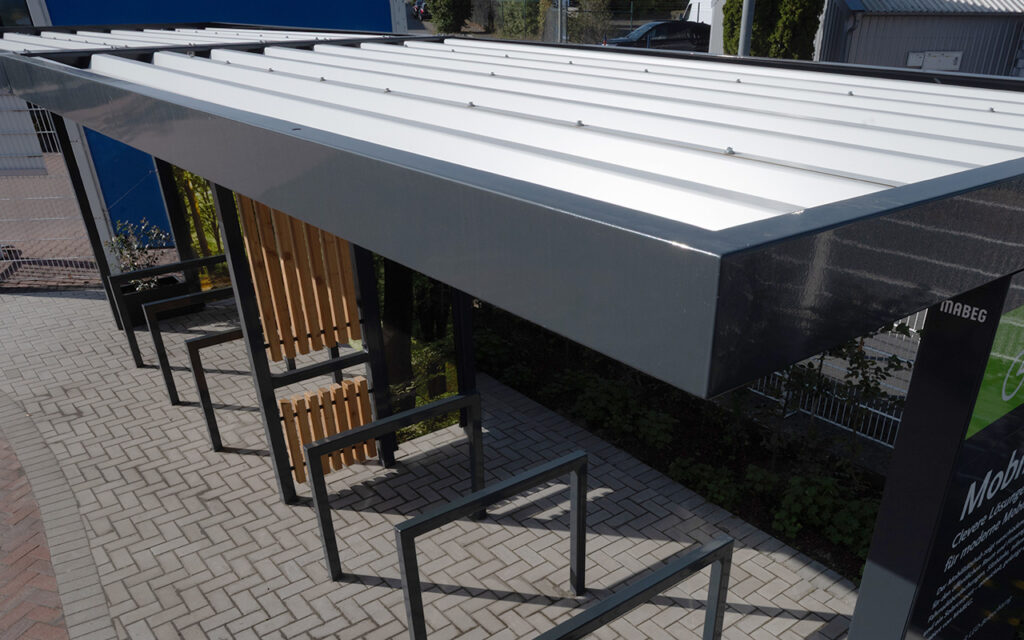 Dacheindeckung mit Trapzblech der Überdachung CLEAN