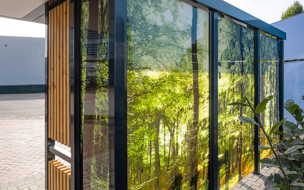 Rückwandverglasung der Überdachung CLEAN mit Scheibenmotiven im Digitaldruck