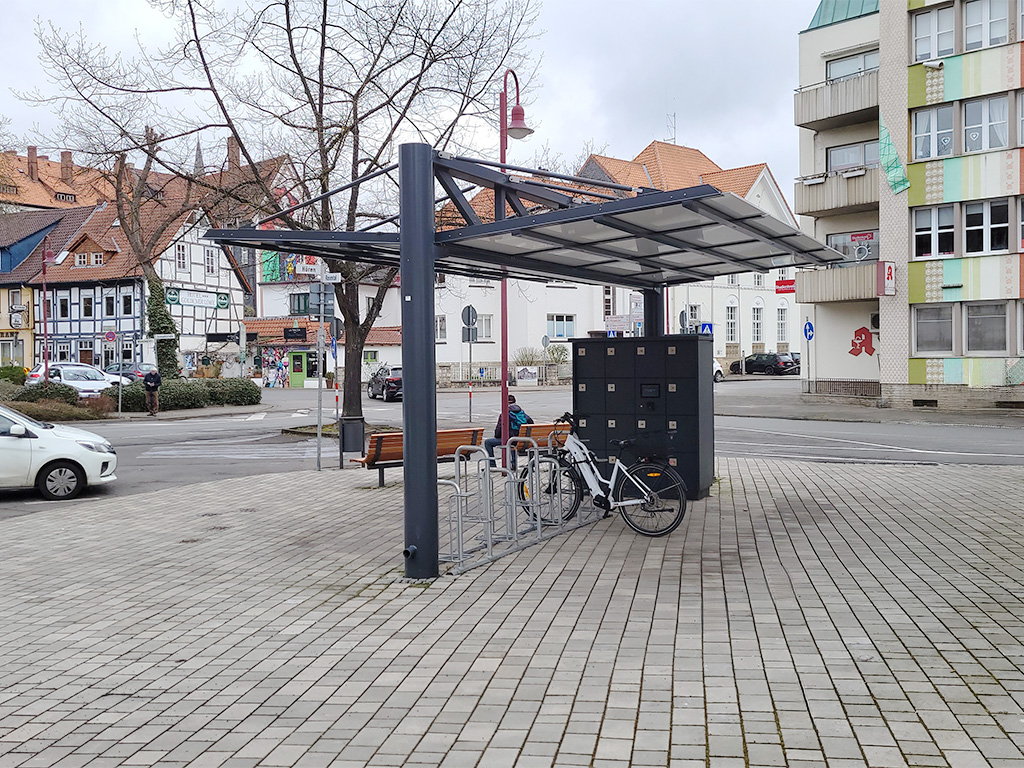 Fahrradüberdachung System O DZ mit Gründach und Ladeschrank