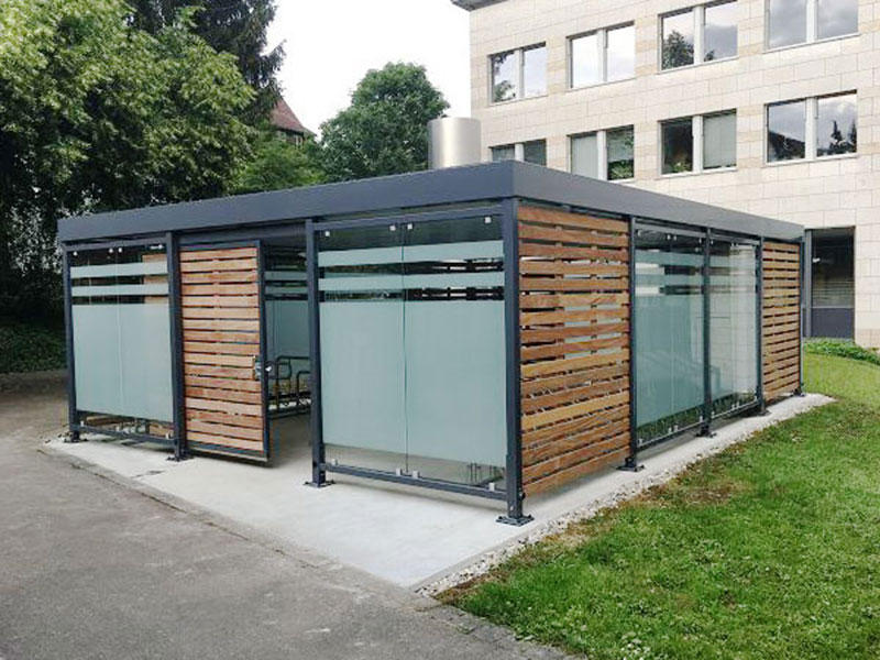 Abschließbares Fahrradhaus mit Holz und Glas-Fronten