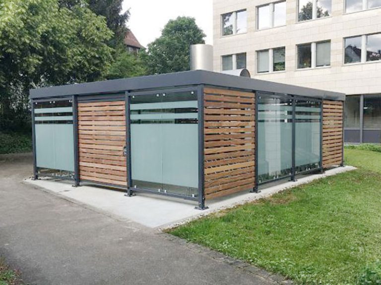 Fahrradüberdachung PROTECT mit geschlossener Zugangstür