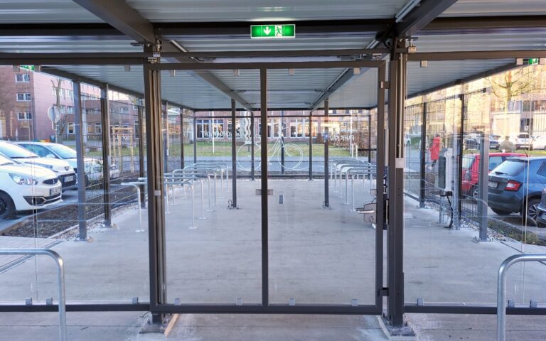 Geschützter Zugangsbereich in PROECT Fahrradüberdachung