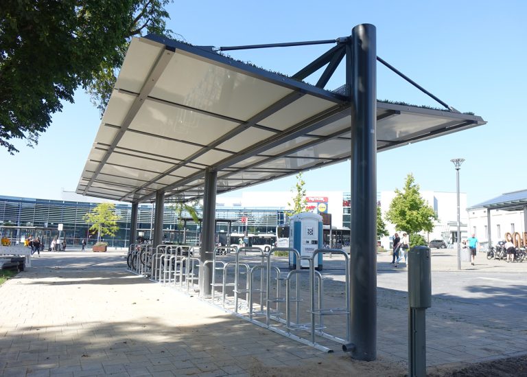 Doppelzeilige FAA System O am Soester Bahnhof mit Gründach