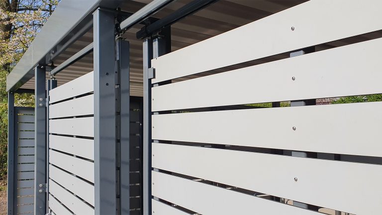 Schiebetüren mit HPL Leisten als Zugangsschutz an FAA PROTECT