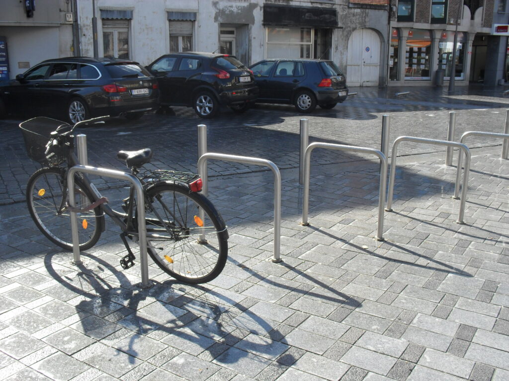 Fahrradständer mit einem Anlehnbügel