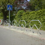 Anlehnbügel WM 6 in Reihe als Absperrung