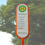 FIS 3 mittig Hof mit farbigem Logodruck