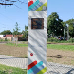 FIS 6-N der HAVAG als movemix Stele - hinterleuchtet und mit dynamischer Anzeige