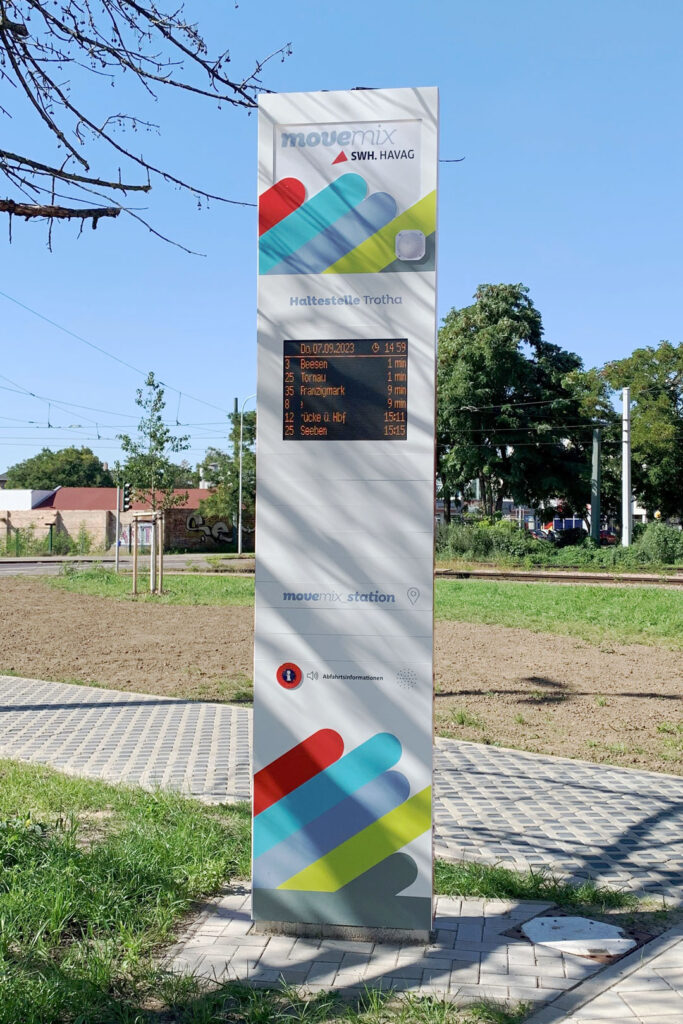 FIS 6-N der HAVAG als movemix Stele - hinterleuchtet und mit dynamischer Anzeige