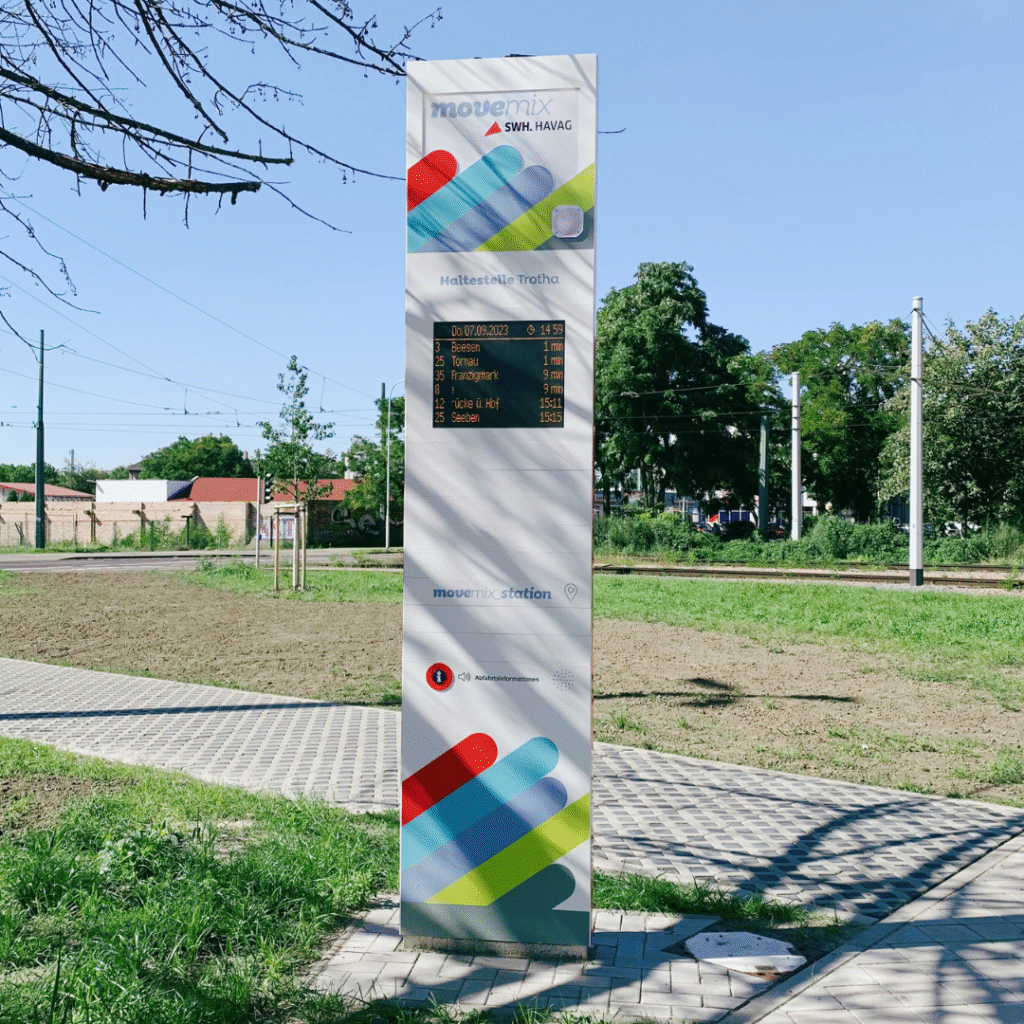 FIS 6-N der HAVAG als movemix Stele - hinterleuchtet und mit dynamischer Anzeige