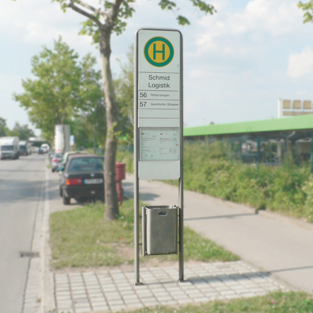 FIS 7 mit Infovitrine VI-1 DIN A3 quer und Abfallbehälter C-40