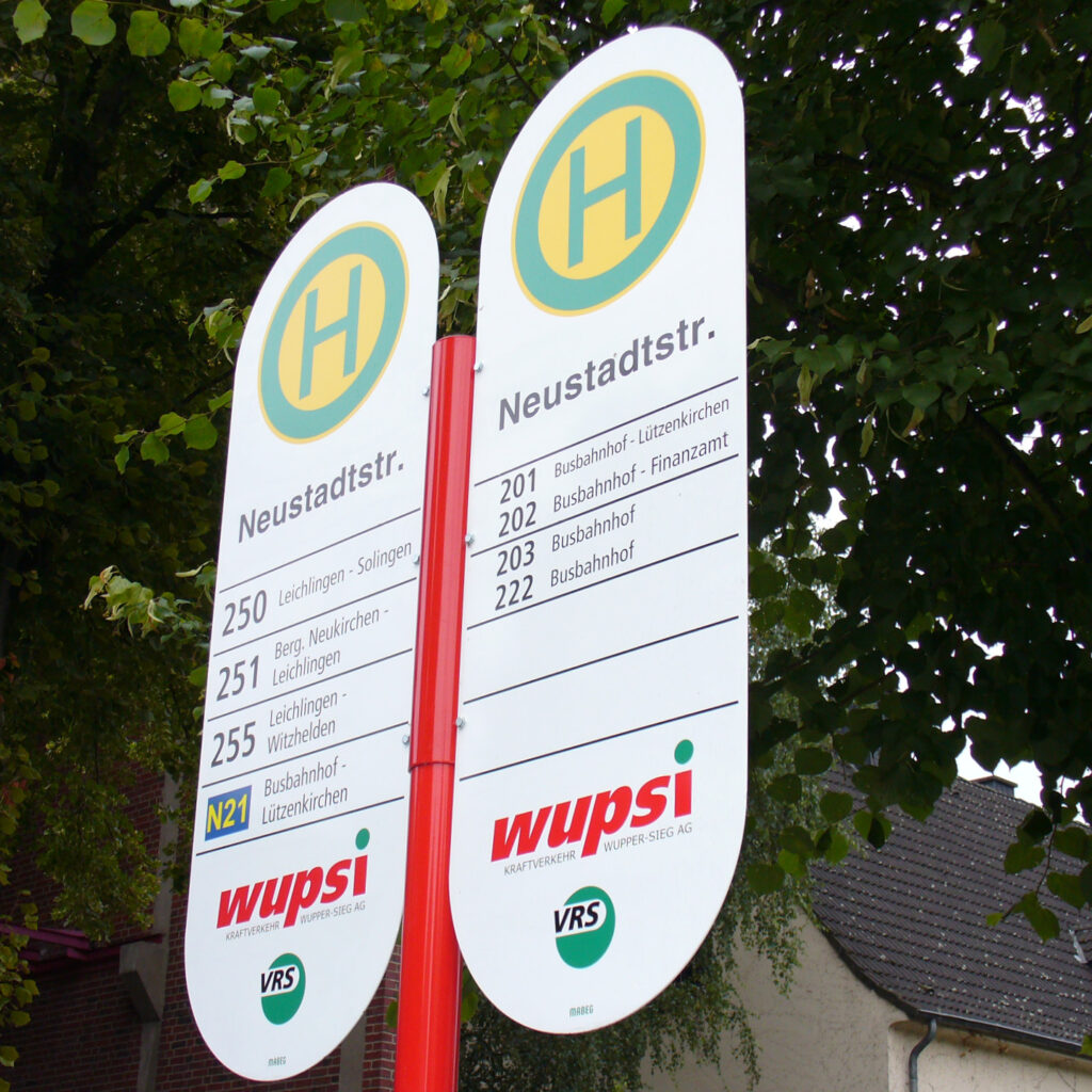 FIS K als Doppelfahne in Leverkusen