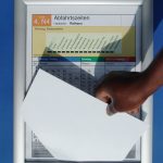 Wechselwerkzeug durch die Führung stecken