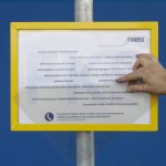 1. Wechselwerkzeug durch den Einschubschlitz führen