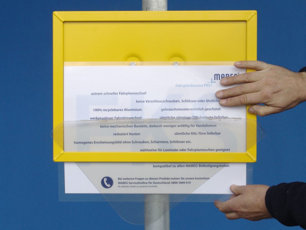 2. Plan nach unten aus dem Rahmen schieben