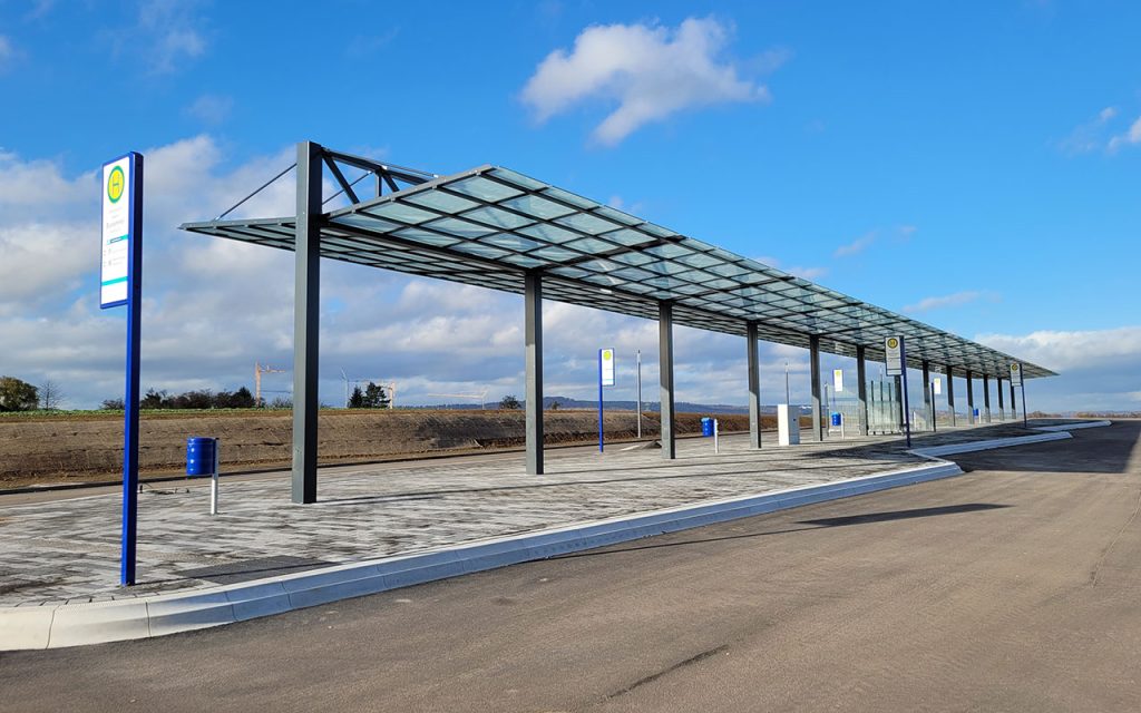 Der neue ZOB Heskem mit 72,5 m langer Überdachung des Systems O