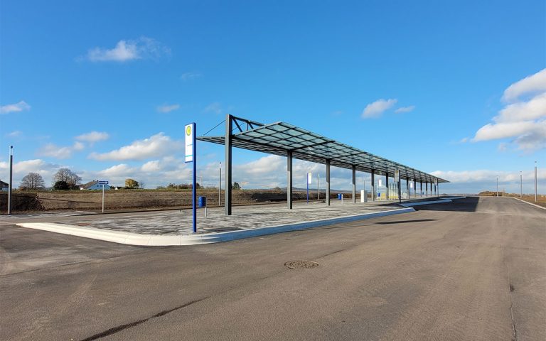 Der neue ZOB Heskem mit 72,5 m langer Überdachung des Systems O