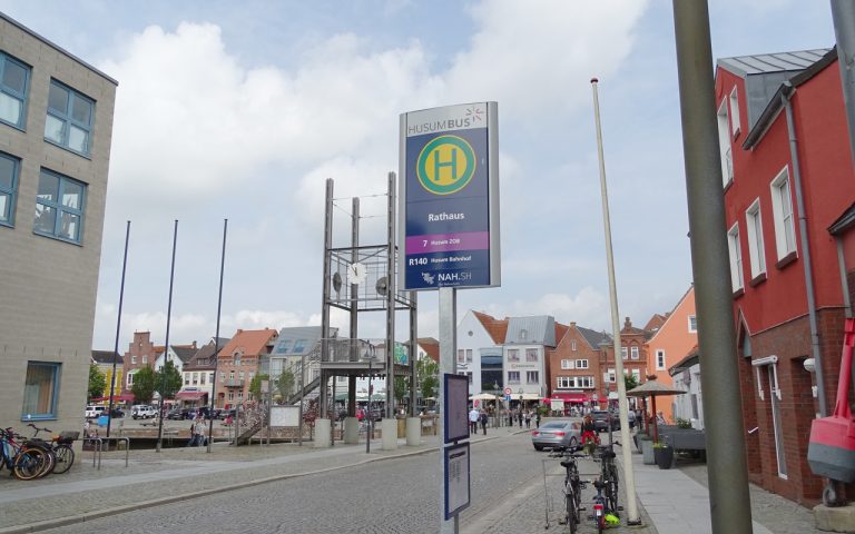 WING easy mittig Husum Rathaus