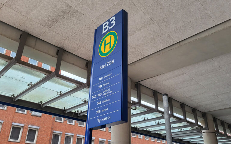 MODULAR Plan Fahne am ZOB Kiel