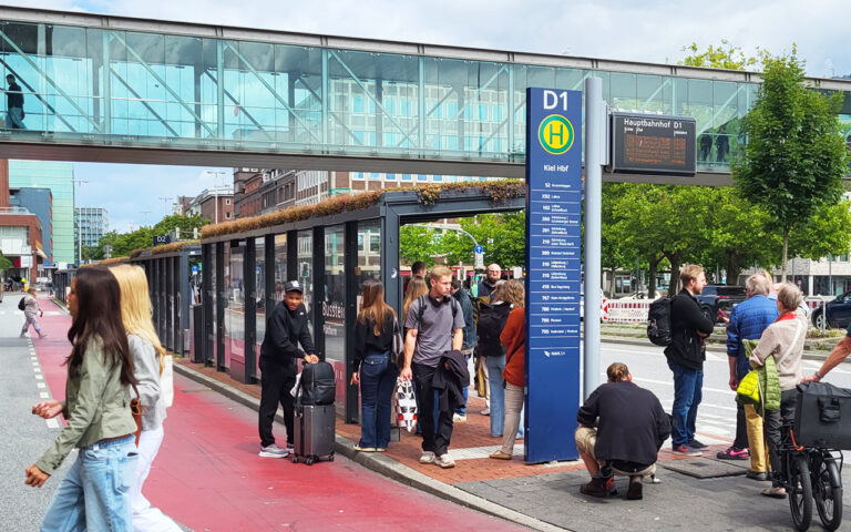 MODULAR Plan Stele am Hauptbahnhof Kiel