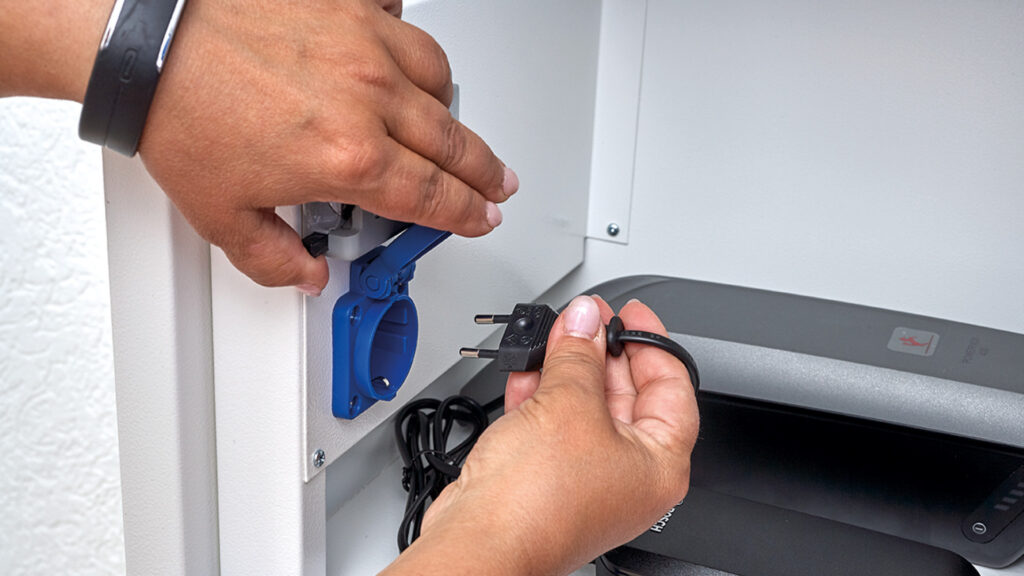 Ladeschrank MA-E mit Steckdose im Fach