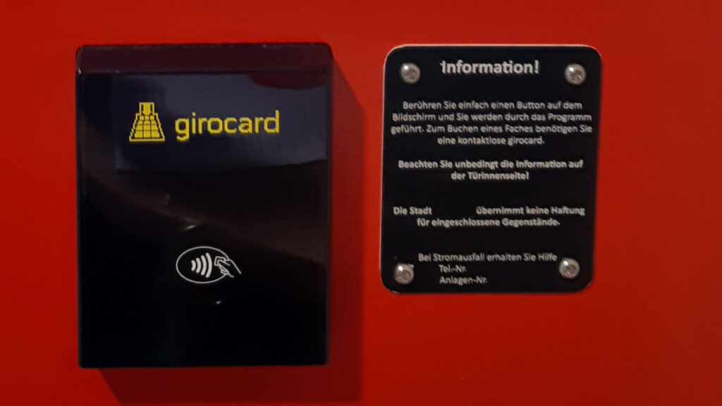 Nutzerhinweise am Ladeschrank MABEG MA-E