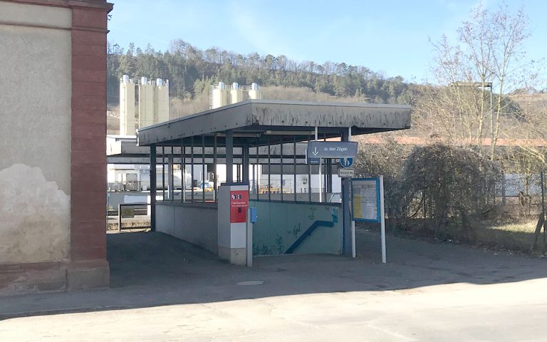 Treppeneinhausung in Lauda-Königshofen vor der Sanierungsmaßnahme