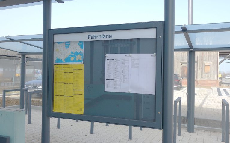 Infovitrine in der Treppeneinhausung System O in Lauda-Königshofen