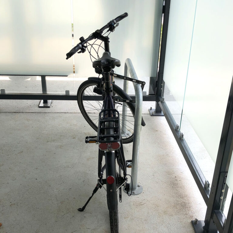 U-Bügel für Fahrräder im Fahrradunterstand PROTECT in Naumburg