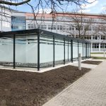 PROECT Überdachung am Landratsamt Naumburg für 40 Fahrräder und separate Sitzgelegenheit mit Rauchertisch