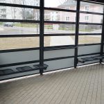 Drahtgittersitze und Anlehnstange im Pavillon Typ Pentagon