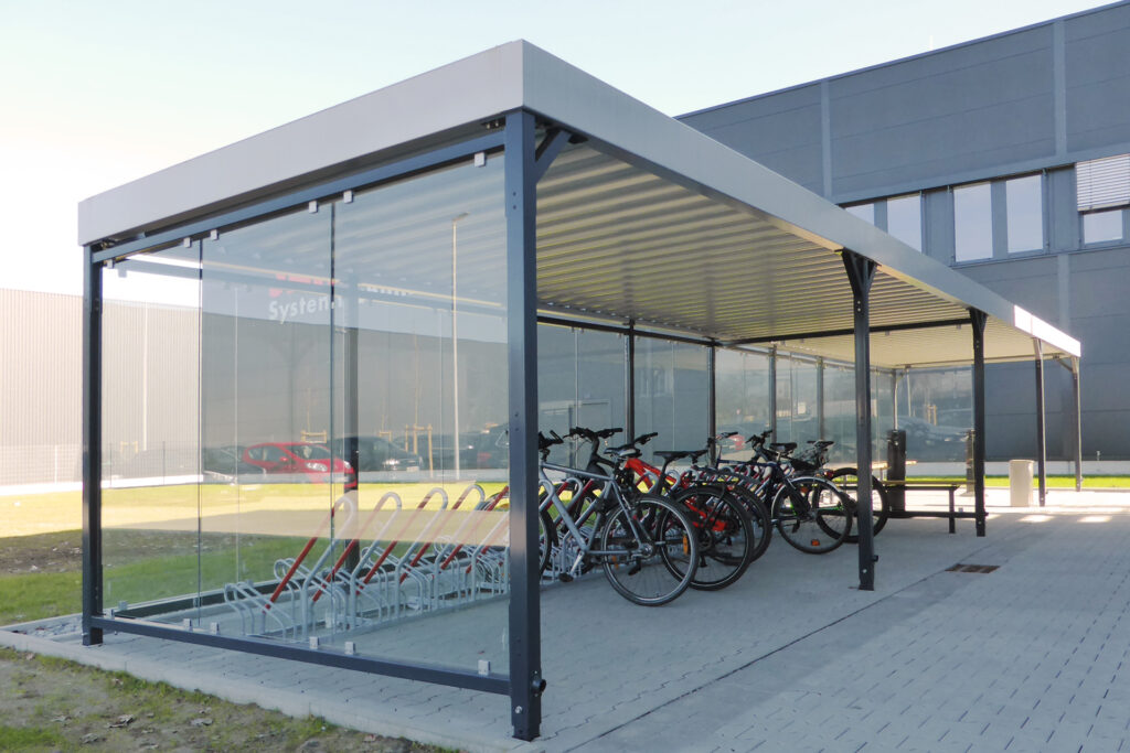 PROTECT als Fahrradüberdachung mit Raucherecke