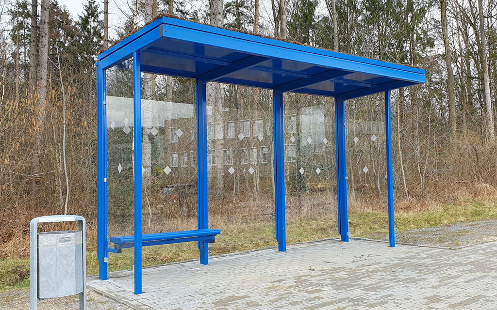 Wartehalle A-G 3-feldrig mit Seitenwand und Einhänge-Sitzbank Typ L